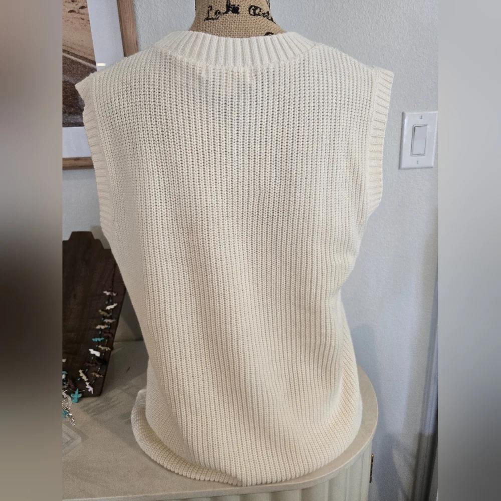 Lalavon NWT Women's Cream and Pink Embroidered V Neck Button Front Sweater Vest - Picture 13 of 14